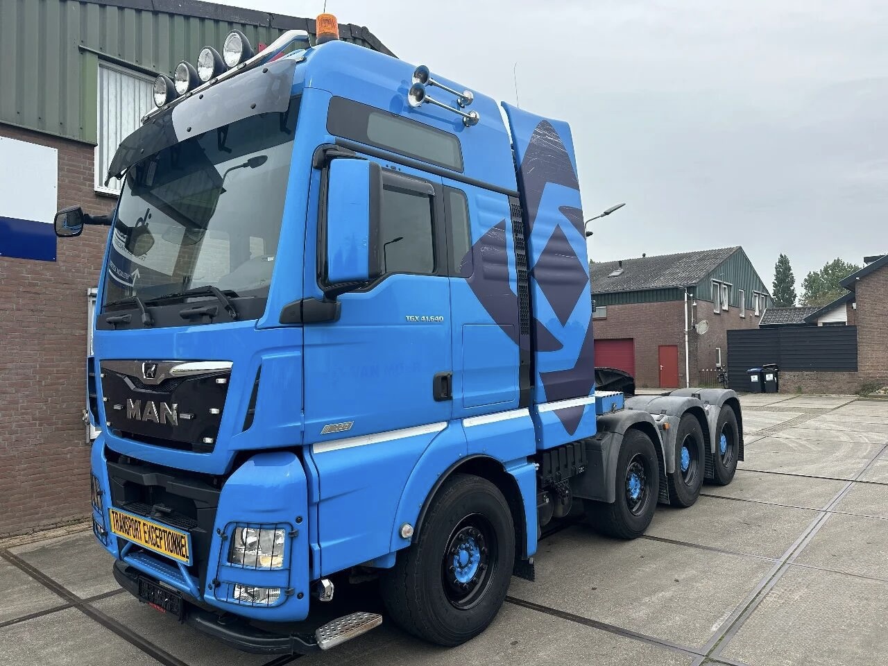 MAN TGX 41.640 8x4 — photo 1 of 7
