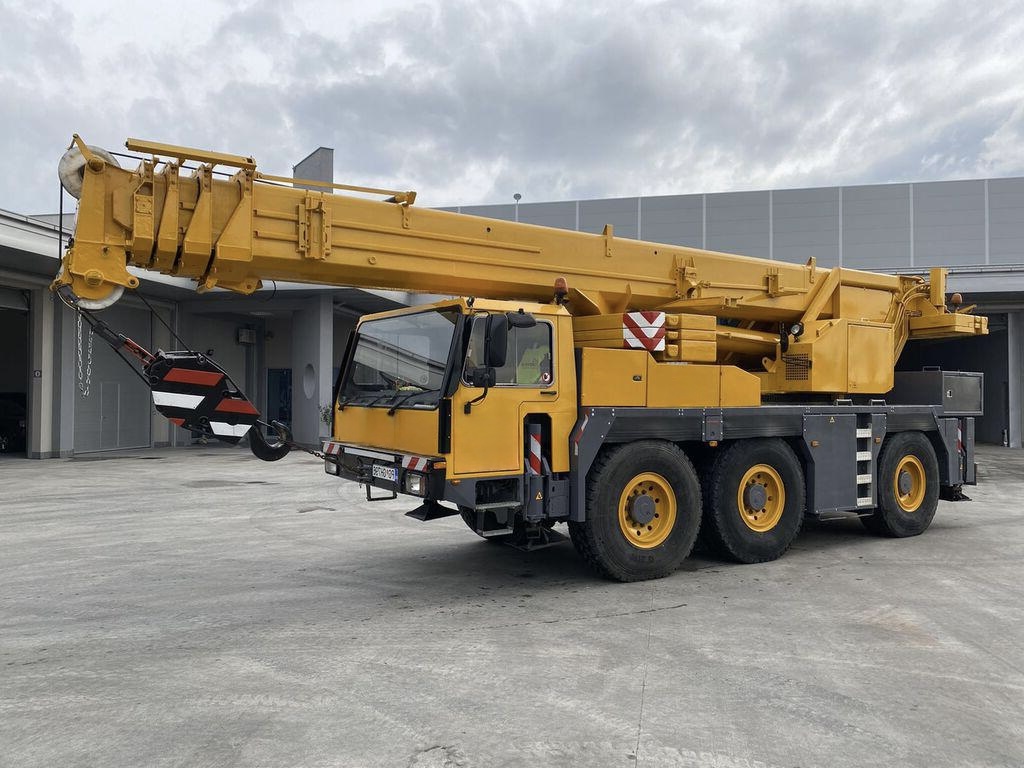 Liebherr LTM 1050 — photo 1 of 5