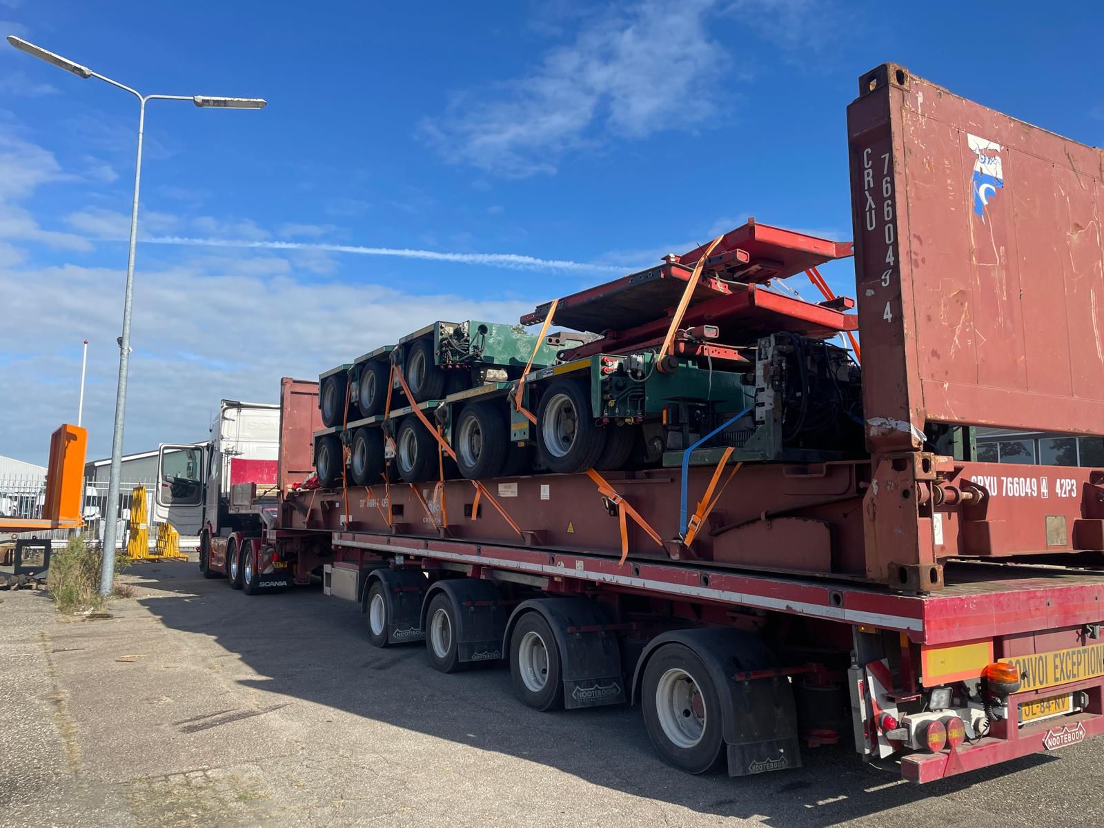 Multi-axle trailer loaded for export