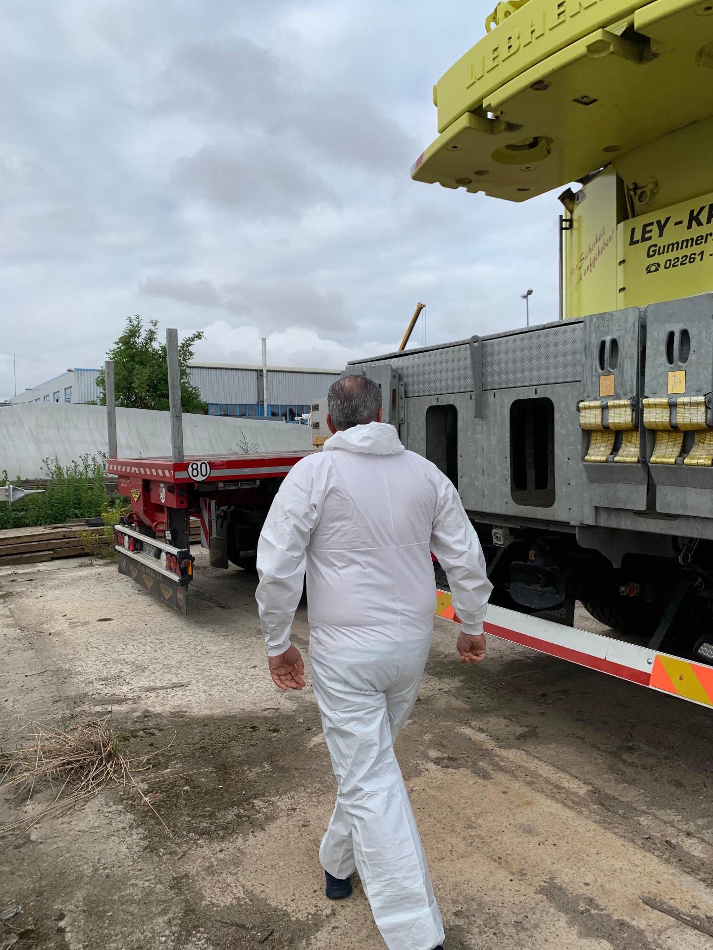 Counterweight and outriggers