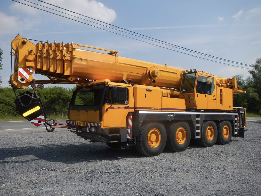 Liebherr LTM 1090 — photo 1 of 4