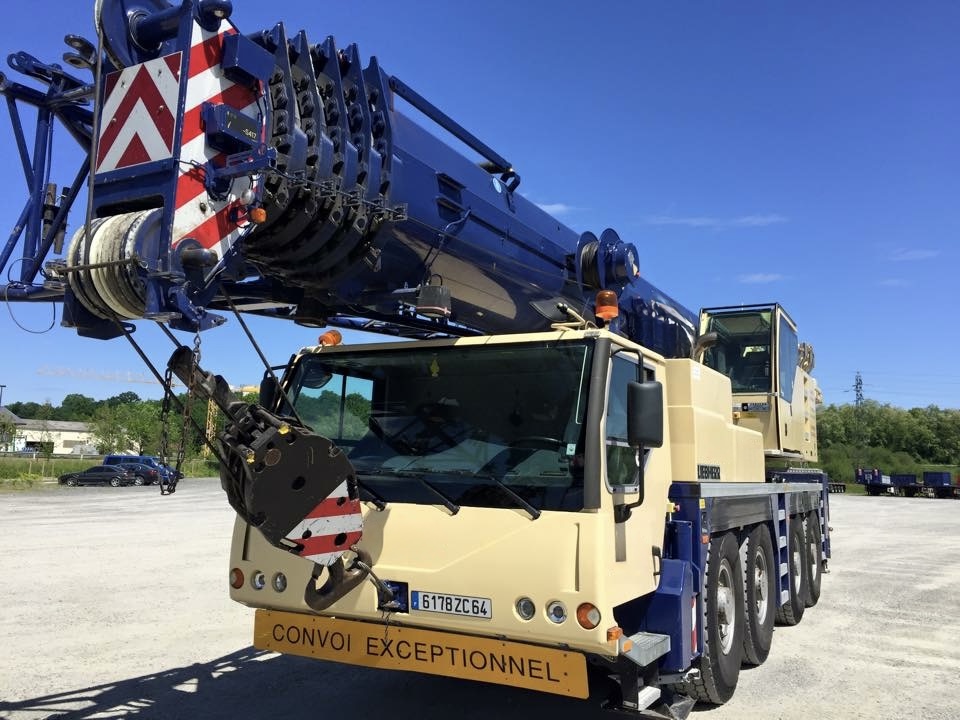 Liebherr LTM 1090 — photo 1 of 5