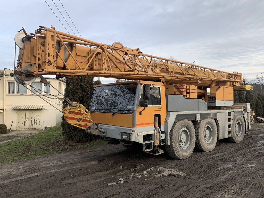 Liebherr LTM 1050 — photo 1 of 6