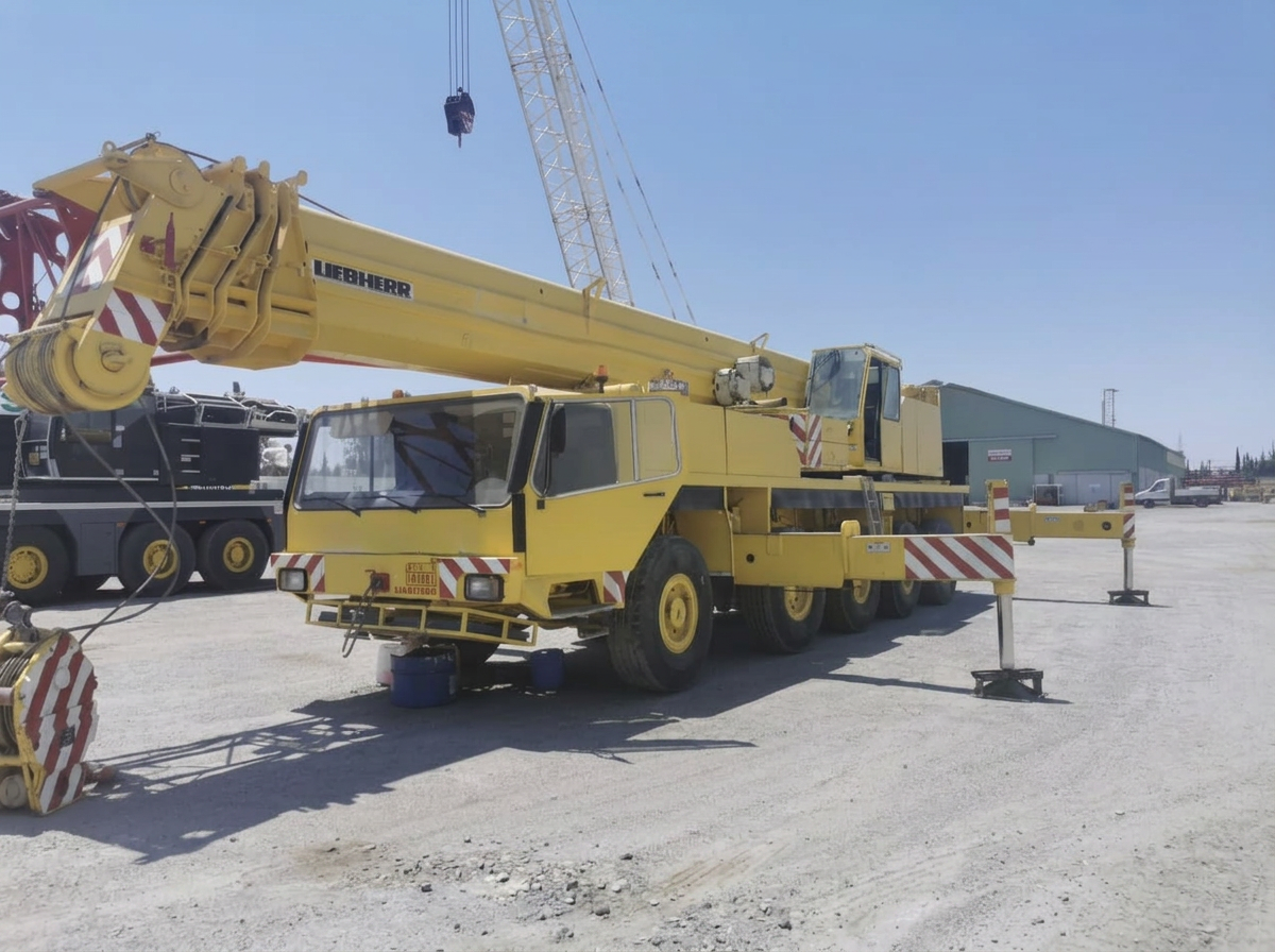 Liebherr LTM 1120 — photo 1 of 6